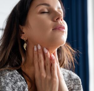 Niedobór żelaza a hormony tarczycy – jak żelazo wpływa na pracę tarczycy